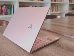 ASUS Zenbook S 13 OLED (UM5302), Laptop Tipis Desain Manis!