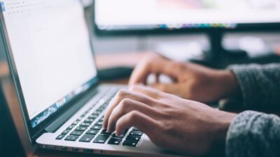 Shutdown vs Sleep: Mana yang Lebih Efisien untuk Laptop?