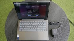 Review Lenovo Yoga Slim 7i Aura: Laptop AI Stylish
