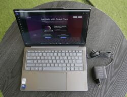 Review Lenovo Yoga Slim 7i Aura: Laptop AI Stylish